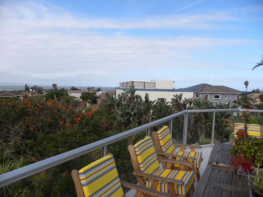 5 Bedroom Property for Sale in Wavecrest Eastern Cape